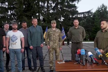 Командири Азова після повернення в Україну