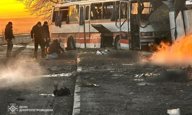 Россия ударила дроном по автобусу с шахтерами: много погибших и раненых