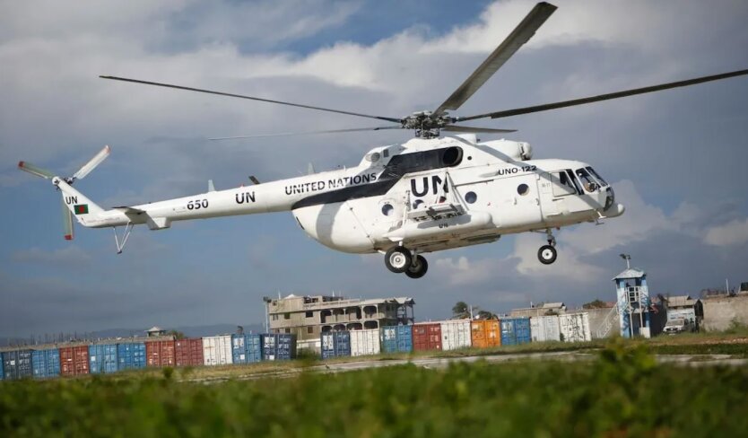 Вертолет ООН