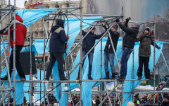 storonniki-saakashvili-demontiruyut-konstruktsii-na-maydane