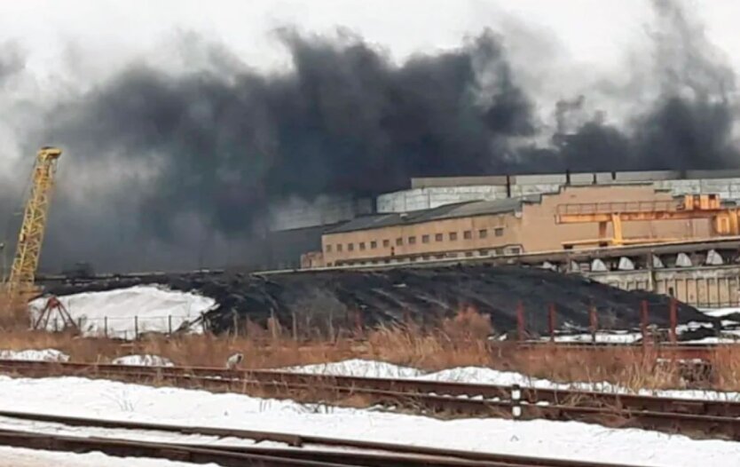 Пожар на территории Ярославского моторного завода
