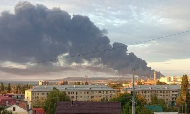 Українські дрони "розбомбили" НПЗ у Саратові: спалахнула масштабна пожежа