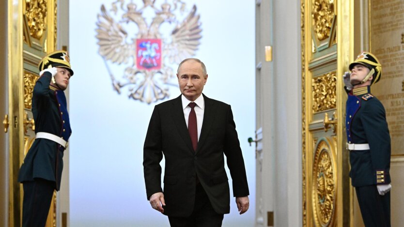 Путин призвал Россию объединиться для победы, однако не уточнил, что предполагает эта "победа"