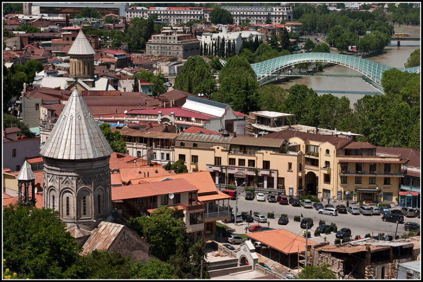 Мост мира в старом Тбилиси