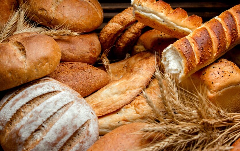Супермаркеты показали свежие цены на хлеб и сметану в сентябре