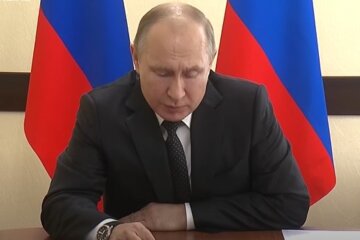 Путін, хакери, россмі, вибухи на аеродромі в Криму