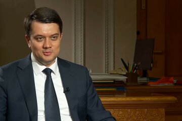Дмитрий Разумков, отставки министров Кабмина, Денис Шмыгаль