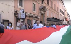 Протесты в Риме: полицию забросали камнями