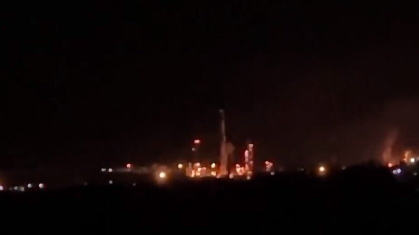 Удары по Саратовскому НПЗ