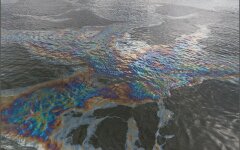 нефть в море