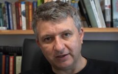 «Двуличие одинаковое»: Романенко сравнил Порошенко с Зеленским