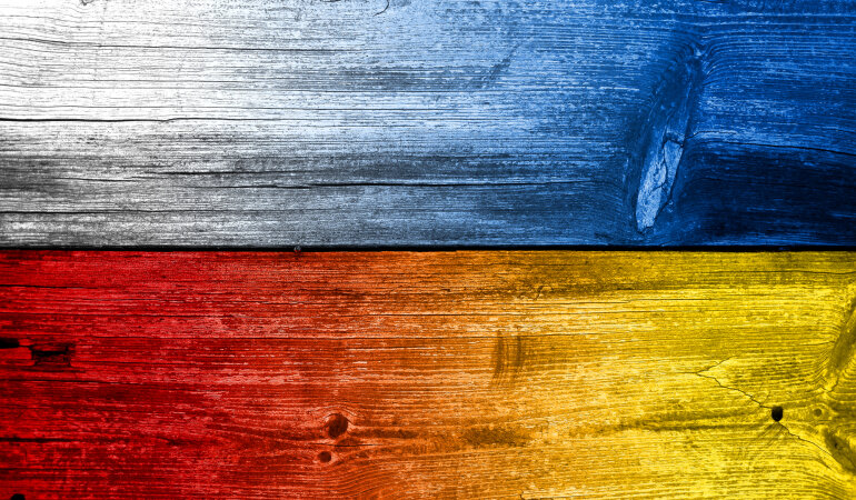Флаги Польши и Украины на стене