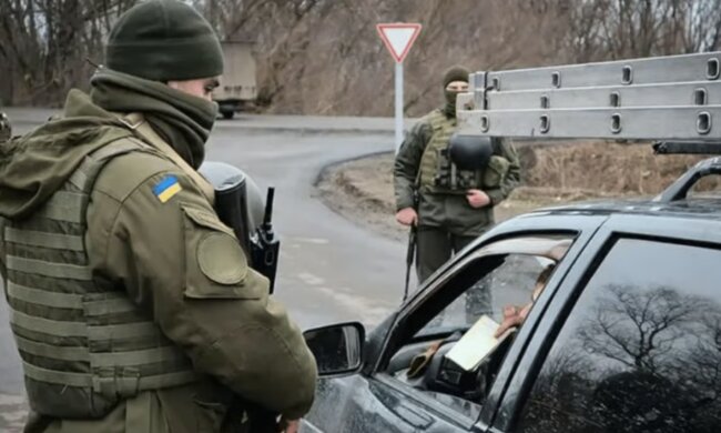 Проверка документов на блокпостах / Фото: Генштаб ВСУ