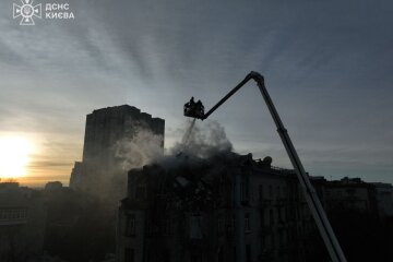 Росія атакувала Київ "шахедами": є постраждалі та руйнування