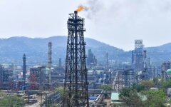 НПЗ в Індії / BIJU BORO/AFP