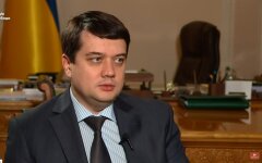 Дмитрий Разумков, Елена Кондратюк и Руслан Стефанчук, зарплата в апреле