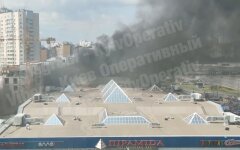 В Киеве вспыхнул пожар у ТЦ Пирамида: видео