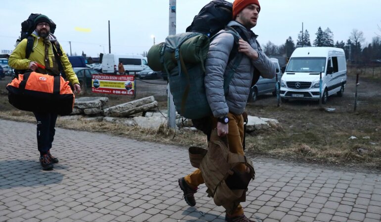 Виїзд чоловіків за кордон / Фото: gettyimages.com