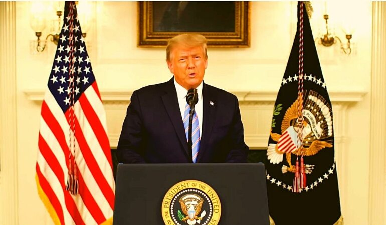 Дональд Трамп в Белом доме делает заявление