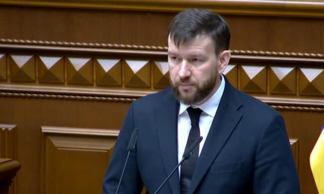 Денис Улютін