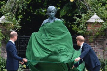 Принц Уильям и Гарри на открытие статуи принцессы Дианы