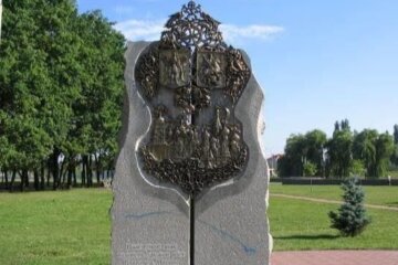 В Киеве убрали памятник в честь дружбы с Москвой