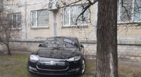 Зарядка электромобиля из окна квартиры