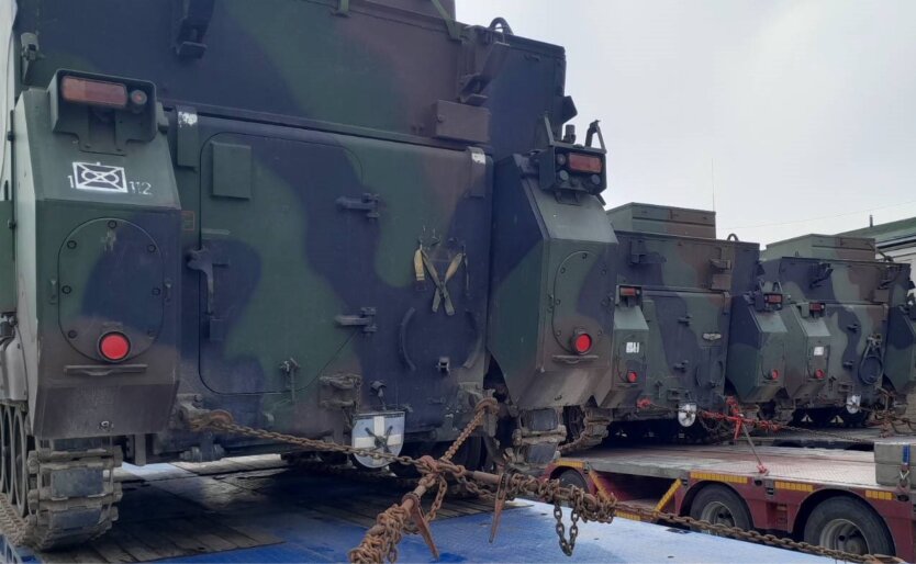 Литва передала Украине командно-штабные машины М577