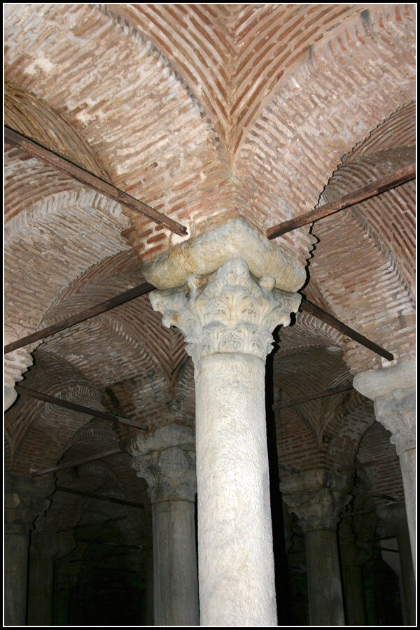 Колонны в Цистерне Базилике