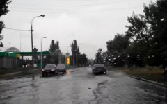 Ливень в Мариуполе, обесточенные районы, поваленные деревья