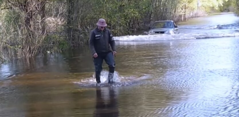 Оранжевый уровень опасности: синоптики предупредили об угрозе наводнений в Украине