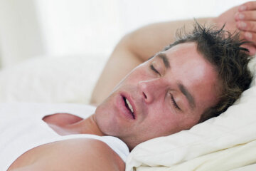 ученые назвали храп во сне признаком серьезной болезни