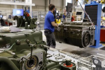 Производство танка Leopard 2 на заводе Renk AG в Германии