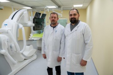 Лікарі