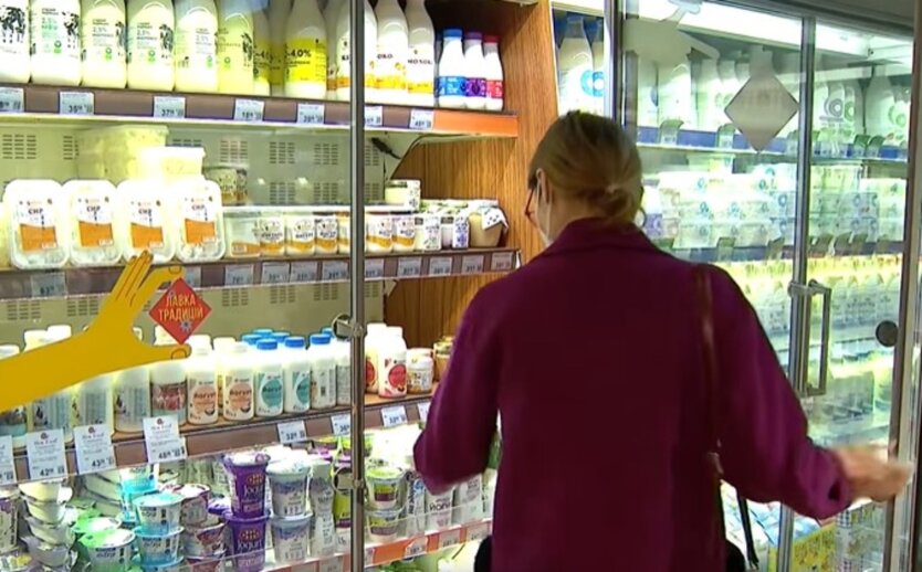 Українцям показали, як змінилися ціни на молоко, сметану та сир за місяць та за рік