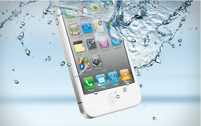смартфон в воде