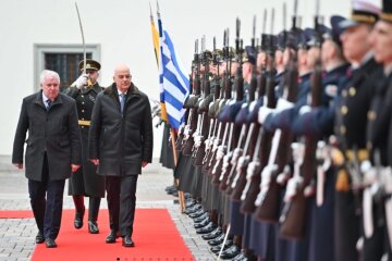 Греция поможет в разминировании Украины