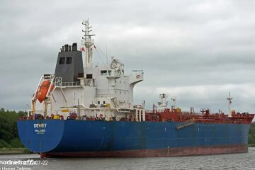 Танкер для перевозки нефтепродуктов