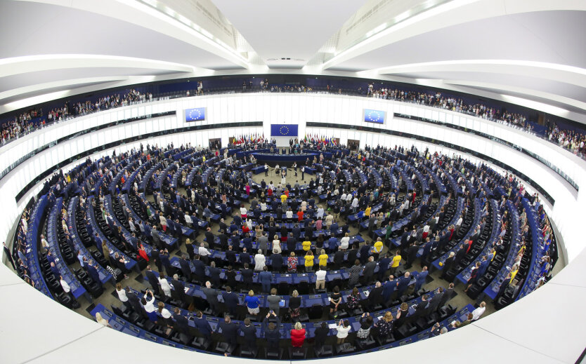 Европарламент призвал страны ограничить контакт с Путиным гуманитарными вопросами
