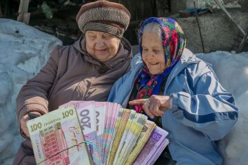 ПФУ прозвітував про виплати пенсій через банки та Укрпошту у грудні