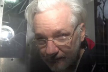 Сноуден призвал Трампа помиловать Ассанжа