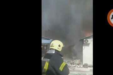 Пожар на рынке Юность, Киев, пожарные