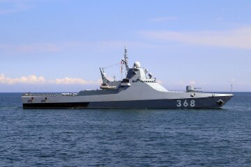 В Черном море российский корабль принудительно остановил сухогруз
