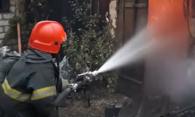 Пожары в Луганской области: огонь приблизился к электроподстанциям, детонируют снаряды