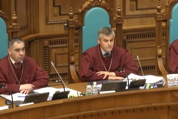 Конституционный суд Украины, языковой закон, "дискриминация русского языка"