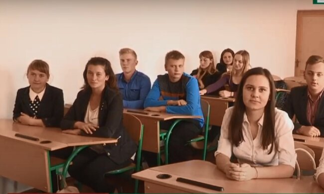 Киев не будет продлевать учебный год на лето