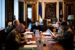 В небе над Украиной зафиксировали неожиданных "гостей": Зеленский провел срочное совещание