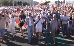На улицы Минска вышли 200 000 человек протестующих