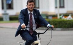 Зеленский на велосипеде