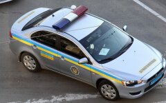 В Киеве из-за потока кипятка провалился асфальт, возможны еще обвалы